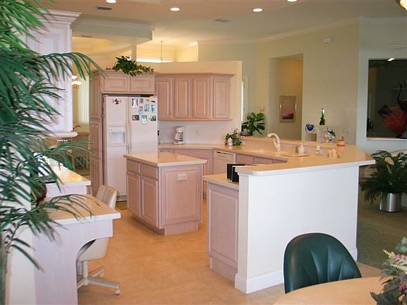 Kitchen 450 Bocilla Palm Isand