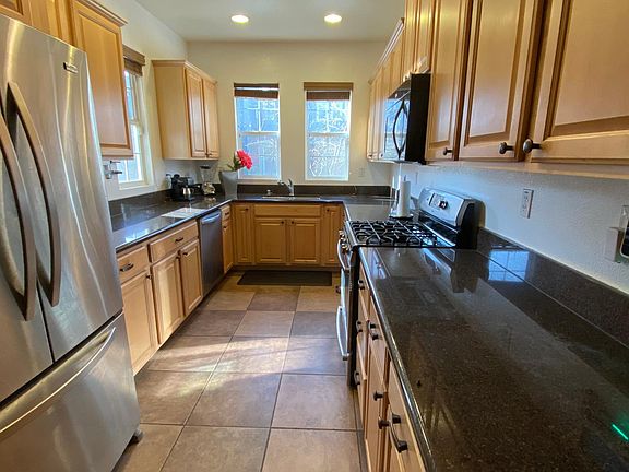 3rd image of 2557 Huckleberry Cir