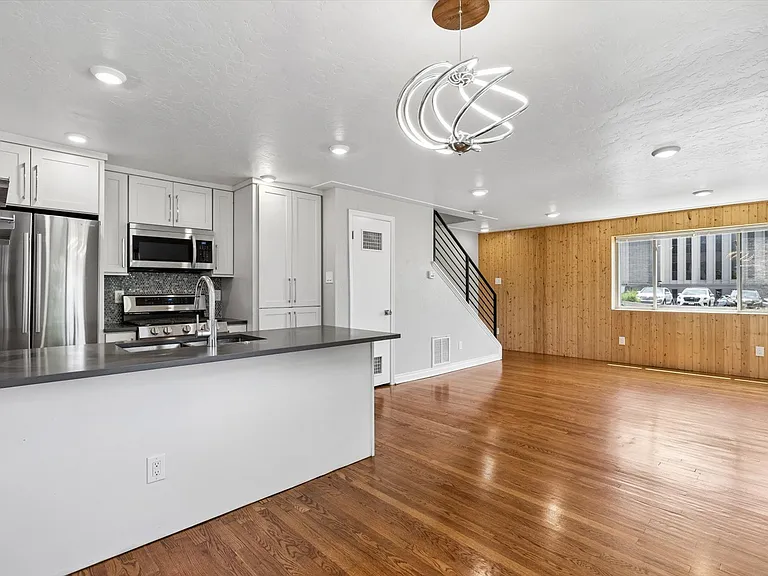 1284 S Harrison St — Photo 3