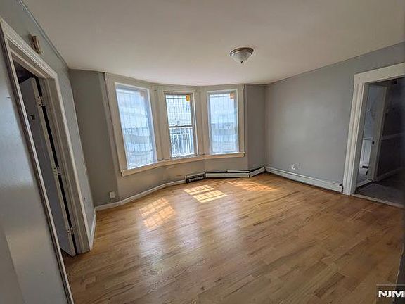 2nd image of 555 S 10th St