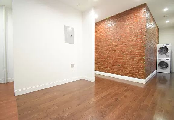 5th image of 3620 Broadway #2