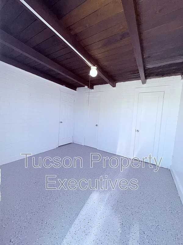 Studio, 1.0 bath, 300 sqft, $550 — Photo 3