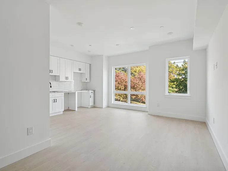 2400 W Montgomery Ave — Photo 15