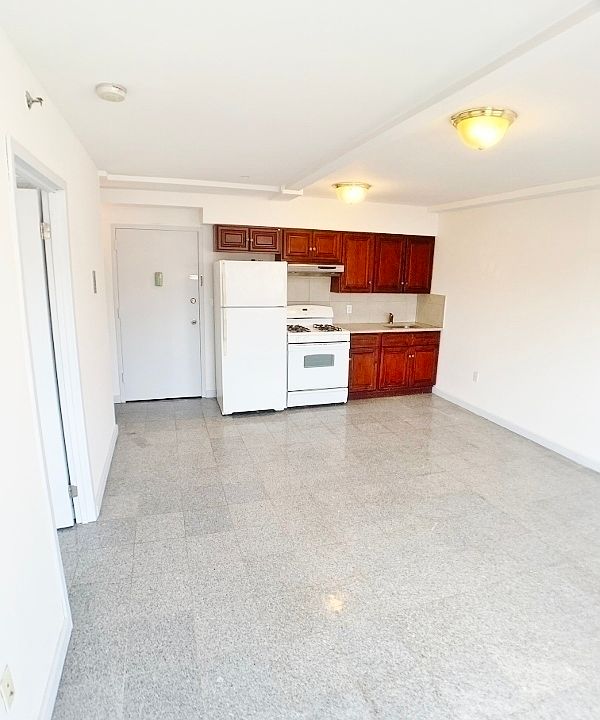 1st image of 27-35 21st St #J3