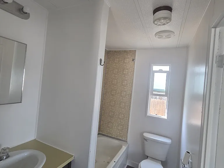408 E 47th St #2 — Photo 7