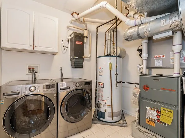 605 Binghampton Ln — Photo 32