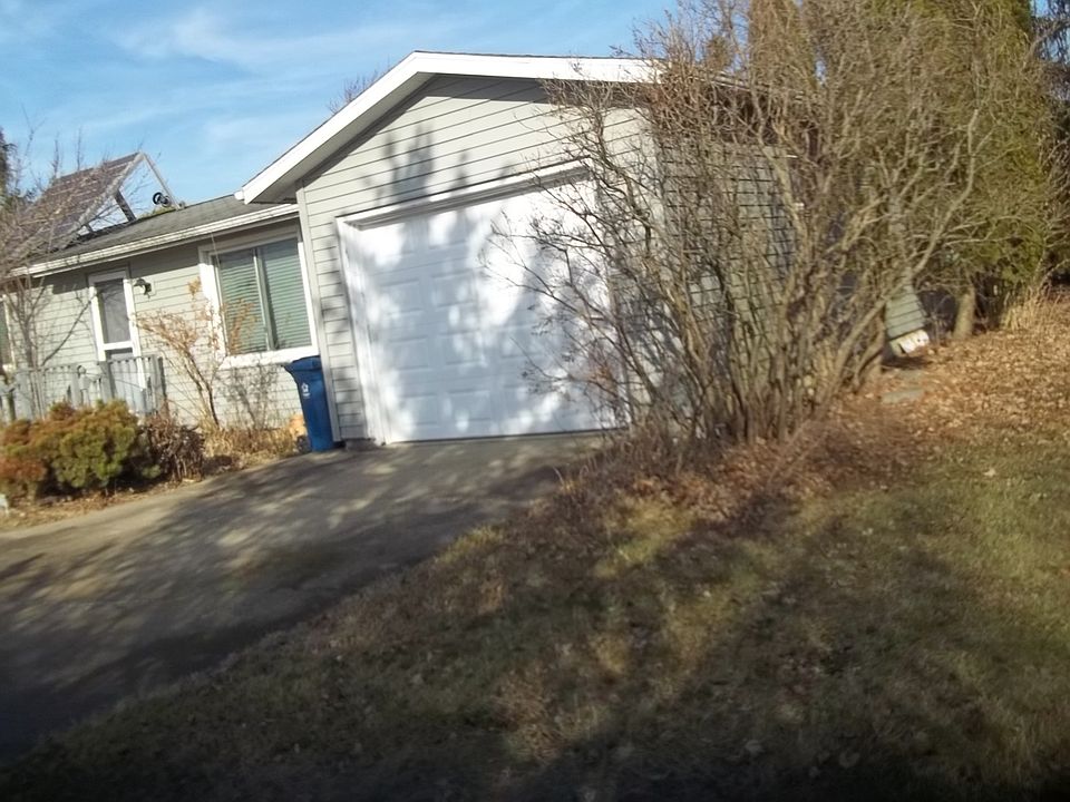 2nd image of 113 Crescent Ln