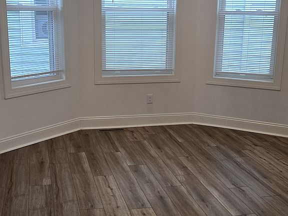 2nd image of 256 W Utica St