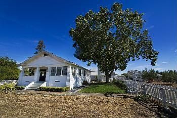 2nd image of 900 Petaluma Ave