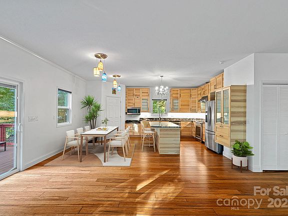 3rd image of 4822 Baywood Ct