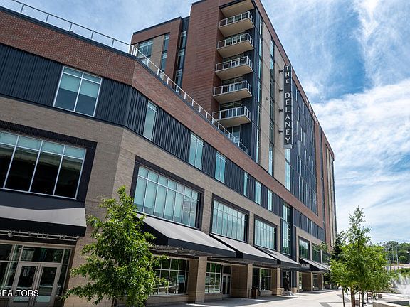 3rd image of 122 Stadium Way #514