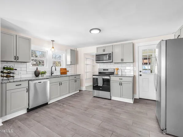 40 Roland St, Pittsfield, MA 01201