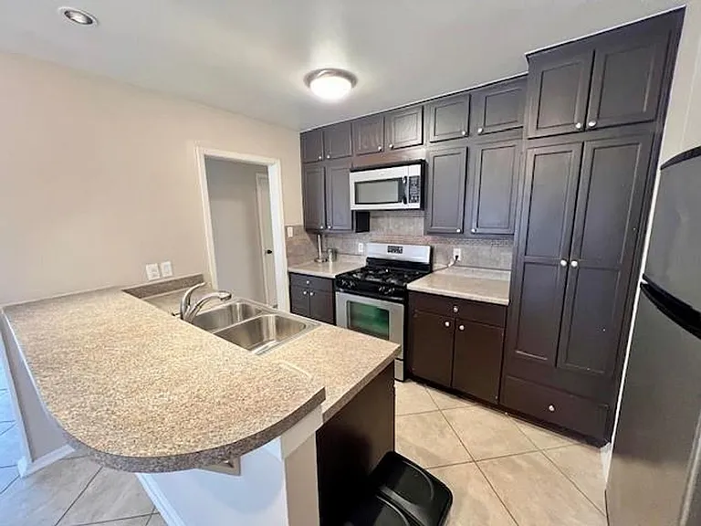 8006A Pinedale Cv — Photo 5