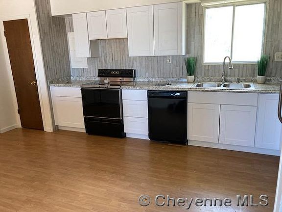 4th image of 410 E 9th St