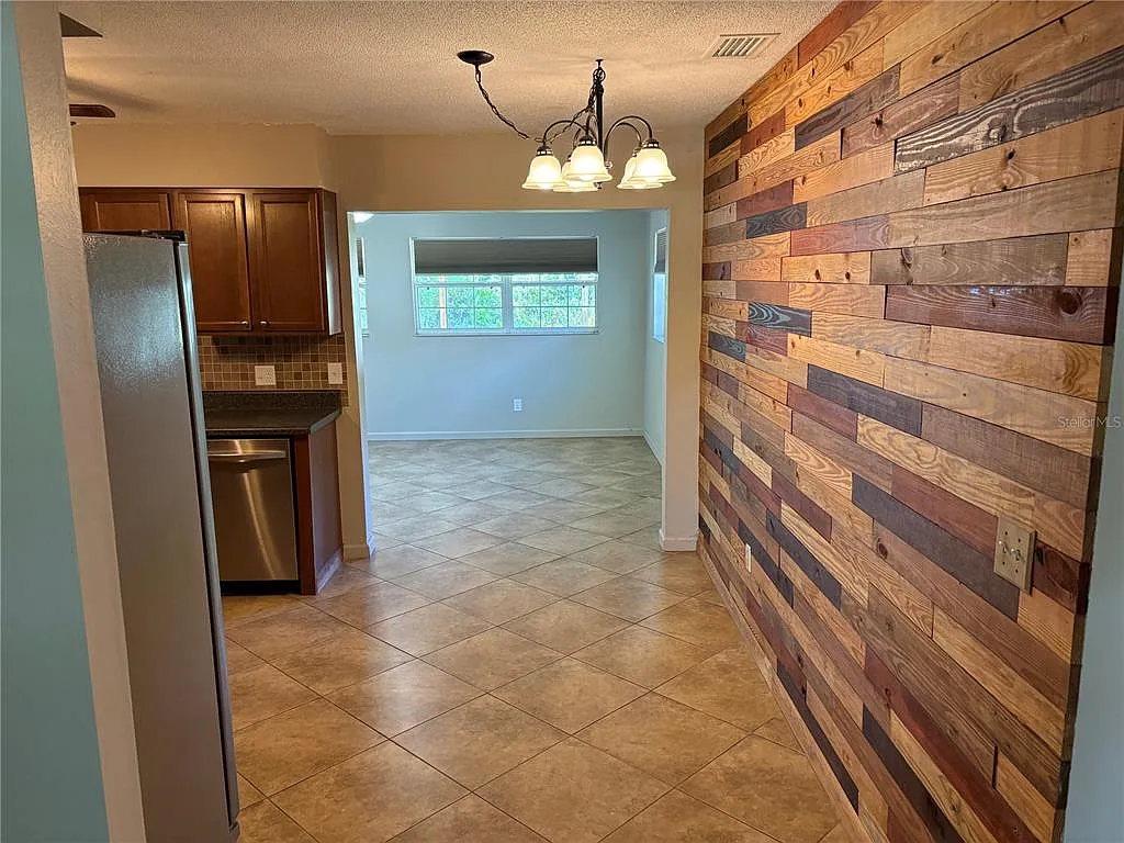 3 bed, 2.0 bath, 1624 sqft, $2,200 — Photo 3