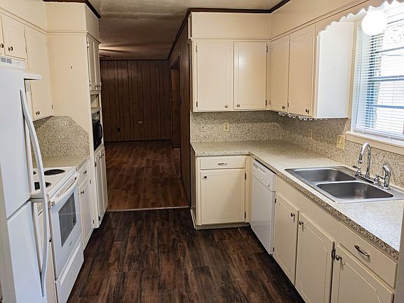 4th image of 2914 Sullivan Dr