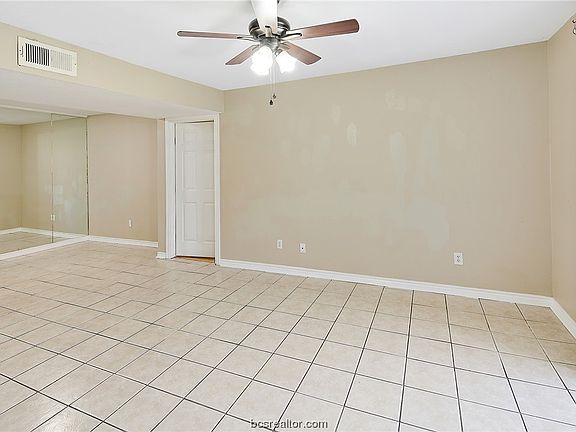 2nd image of 904 University Dr APT 125