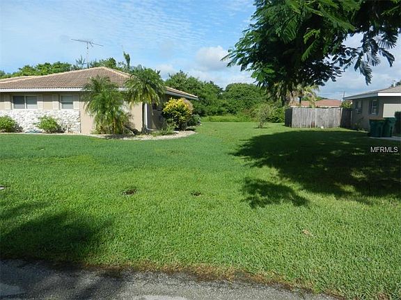 5th image of 2701 Poinciana Ct