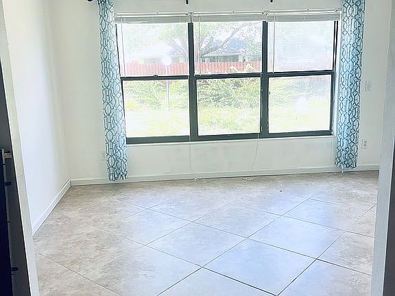 4th image of 1055 Rose Arbor Dr