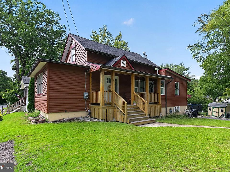 1st image of 27 Higgins Ave