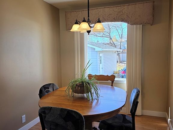 4th image of 810 11th Avenue NE
