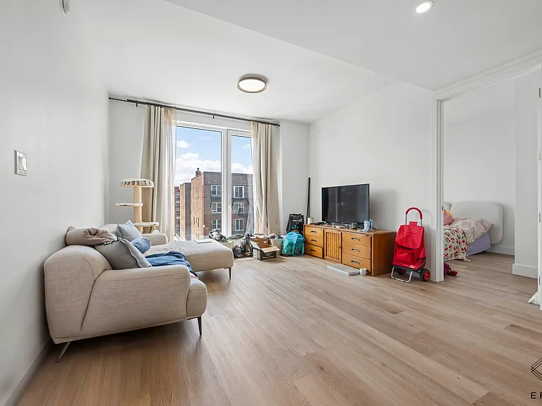 2045 Ocean Ave #503 — Photo 4