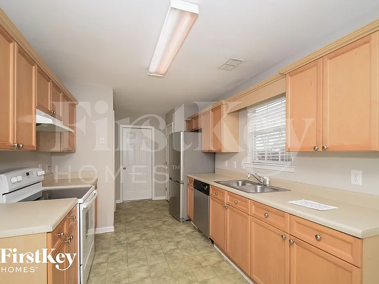 127 Renwick Ln — Photo 5