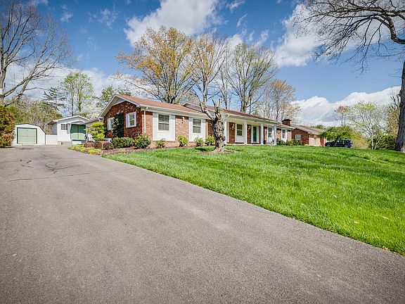 3rd image of 1233 Nassau Dr