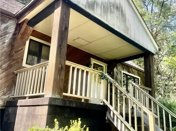 2045 Walton Rd, Finleyville, PA 15332