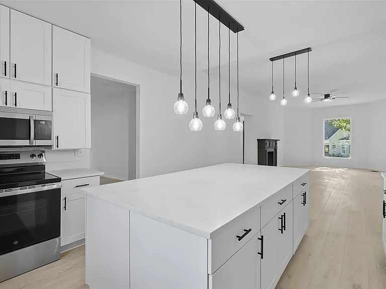 605 N Main St — Photo 15