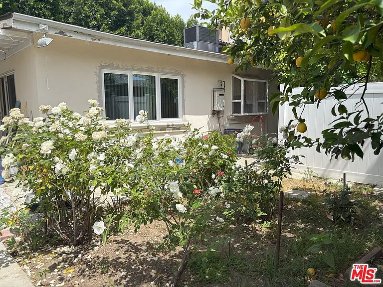 16699 Morrison St — Photo 10