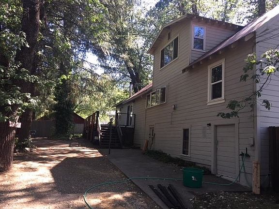 2nd image of 324 Oak St