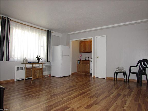 5th image of 11720 Edgewater Dr APT 504