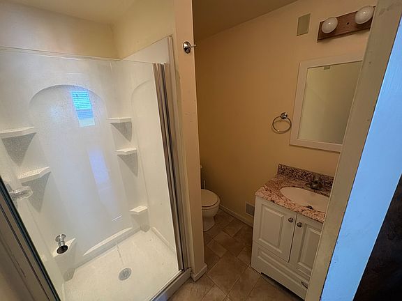 5th image of 707 10th Ave E