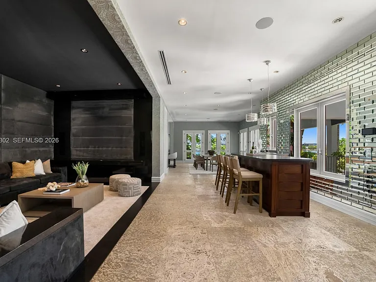 16 Palm Ave — Photo 8