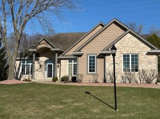 W300N1578 Timberbrook Rd, Pewaukee, WI 53072