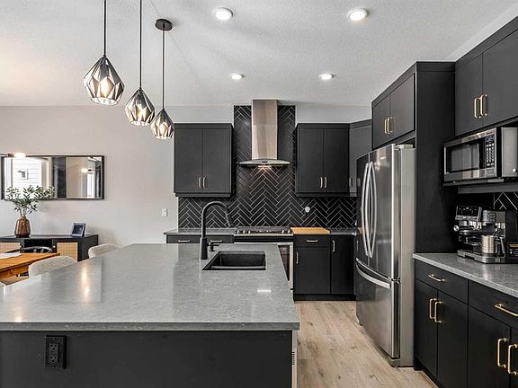 5th image of 49 E Seton Mews SE