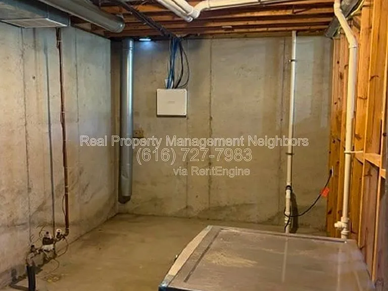 1636 Northbend Dr NE — Photo 25
