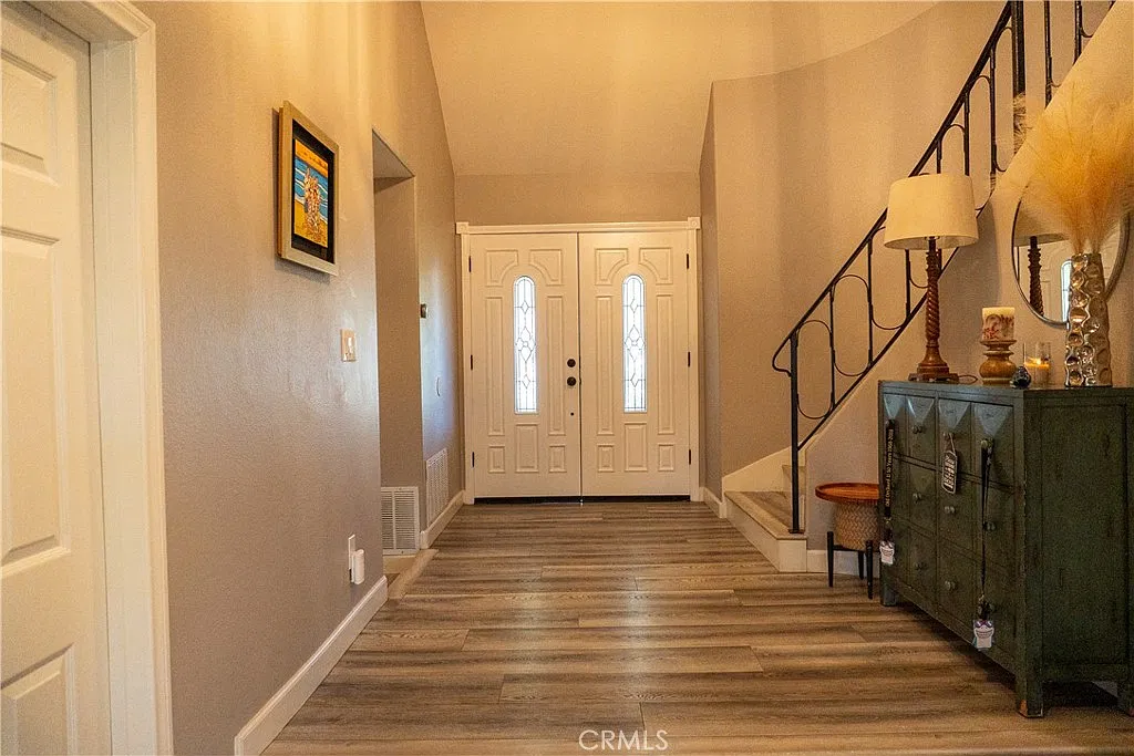 5 bed, 2336 sqft, $5,200 — Photo 3
