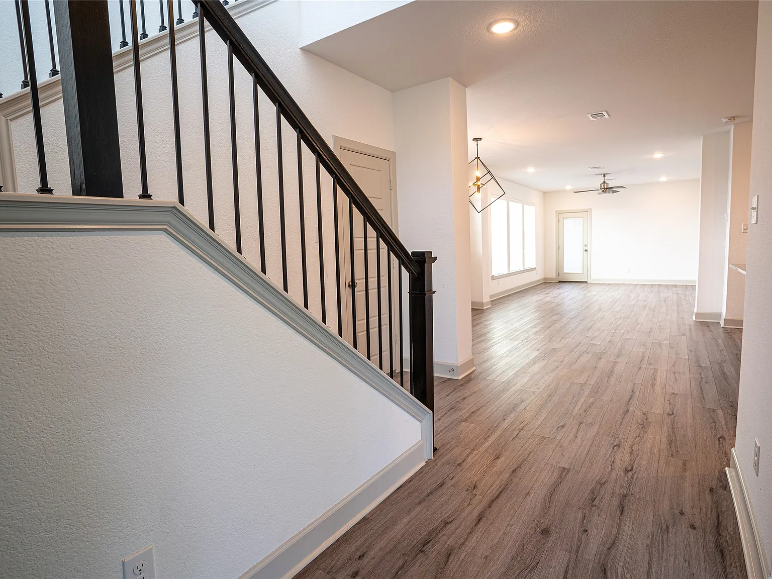 3 bed, 3.5 bath, 2288 sqft, $2,995 — Photo 4