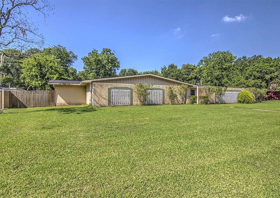 1st image of 1701 Southwood Dr