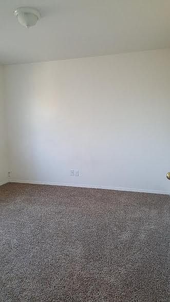 2nd image of 907 S Maple St