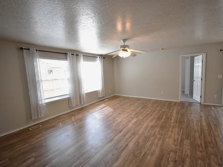 3222 S Lindsay Ave — Photo 17