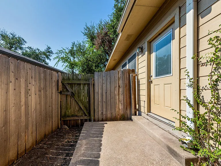 8708 Weiser Dr #B — Photo 29