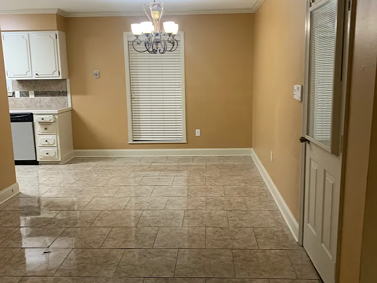 516 Susan Dr — Photo 5