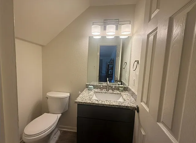 222 Craddock Ave — Photo 4