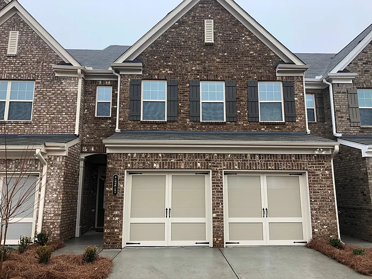 1229 Foxcroft Ln — Photo 1