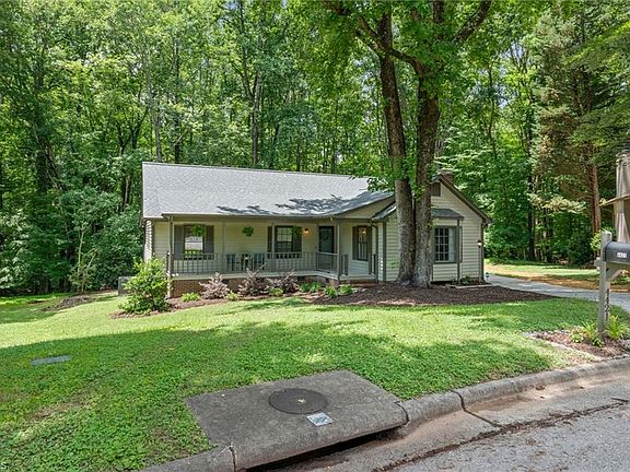 3rd image of 4421 Forest Walk Dr