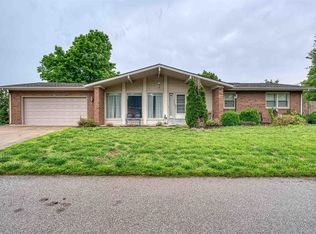 8000 Maple Ln, Newburgh, IN 47630