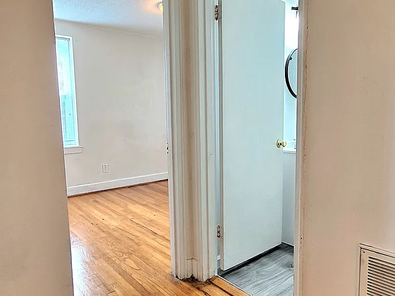 405 E 5th St #C3 — Photo 16